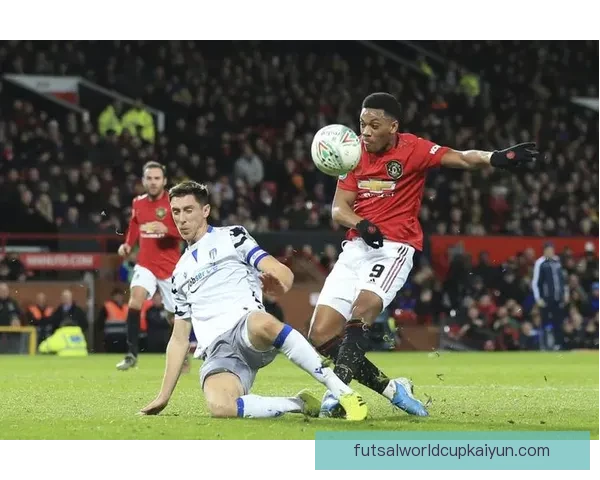 拉什福德对抗能力持续提升，近期表现稳健备受关注